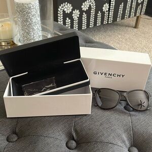 Givenchy Cat Eye large sunglasses